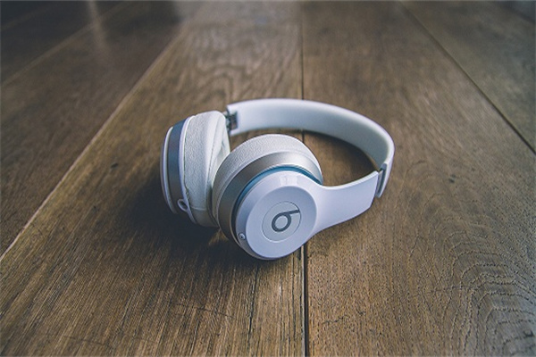 闫瑞祥：美指关注短线震荡，欧美三角形收缩破位跟随